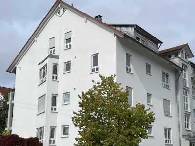 Schöne 3,5 Zimmer Wohnung mit Balkon, EBK, Garage und Stellplatz in top Lage in Holzgerlingen