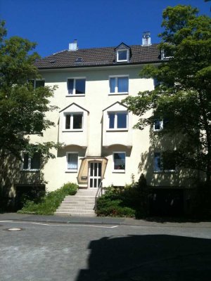 Schöne zwei Zimmer Wohnung in Remscheid, Innenstadt. Lage zwischen Alleecenter und Stadtpark