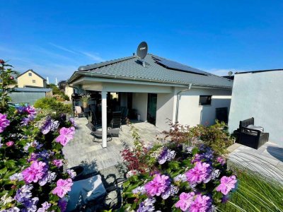 Modernes Wohnen im zeitlosen Stil! Altersgerechter, energieeffizienter Bungalow in Cunnersdorf!