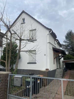 Attraktives und vollständig renoviertes 6-Raum-Einfamilienhaus in Darmstadt Eberstadt