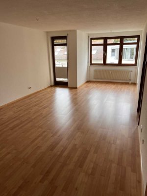 Gut geschnittene 3-Zimmer-Wohnung mit 2 Balkone und EBK, zentral gelegen in Lörrach