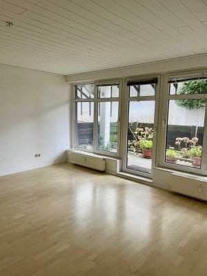 Kleine Wohnung mit Terrasse. Ansehen lohnt sich.