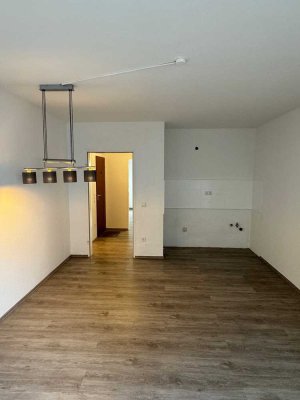 Helle, renovierte & gemütlich geschnittene 2-Zimmer Wohnung in Top - Lage von Dinslaken-Bruch !