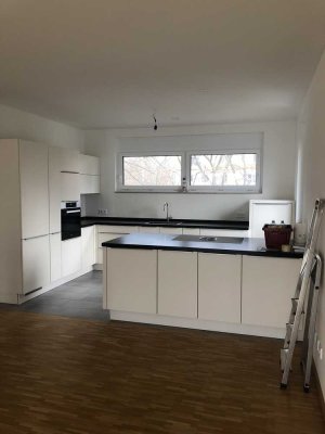 Helle 3,5-Zimmer-Wohnung mit schöner Wohnküche nahe Flughafensee