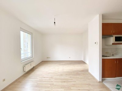 Grünruhelage: Ideale Single-Wohnung mit neuer Küchenzeile und Balkon nähe Augarten