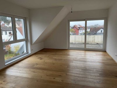 Attraktive und neuwertige 4-Raum-Wohnung mit geh. Innenausstattung mit Balkon und EBK