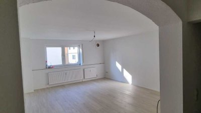 Attraktive und sanierte 2,5-Raum-Souterrain-Wohnung mit Küche in Niederviehbach