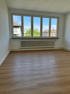 Top-Sanierte 3-Zimmer-Wohnung mit Balkon / nähe Hauptbahnhof