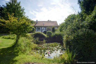 Exklusives Anwesen mit parkähnlichem Garten, 2 Teichen, PV-Anlage, Garage, Carport und Kamin – EEK A