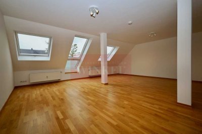 Exklusive 1-Zimmer Dachgeschosswohnung zentral in Kessenich! -Tageslichtbad, EBK NEU, Parkett-