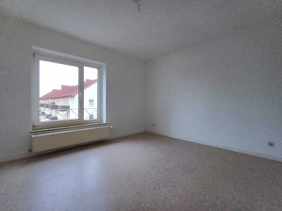 Großes Wohnzimmer mit Balkon