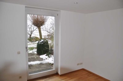 Gepflegte 2-Zimmer-EG-Wohnung mit Balkon und Einbauküche in Grettstadt-Obereuerheim