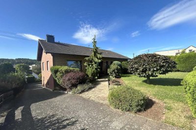 Einzigartiger Bungalow in ruhiger Lage mit wunderschönem Eifelblick!