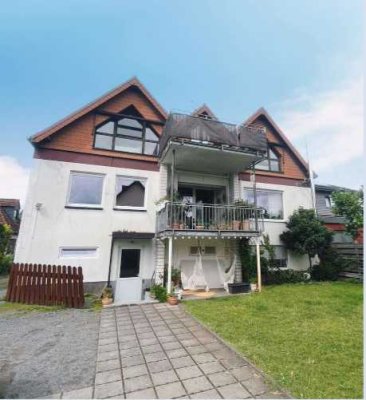 Stilvolle 3-Raum-DG-Wohnung mit Balkon, Einbauküche und kostenlose Garage in Erzhausen