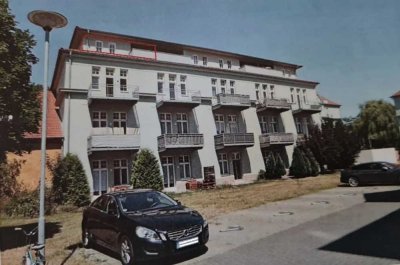 2-Zimmer-Penthouse -Wohnung mit Süd/West-Balkon und eigenem Auto-Stellplatz,zur Eigennutzung kündbar