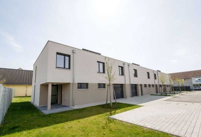 Modernes Reihenendhaus mit Wohn- und Gewerbeanteil + Garten, Garage & 3 Stellplätzen in Rheinstetten