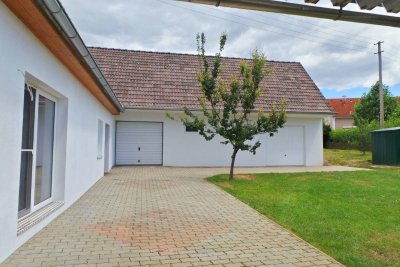 Thermenregion, kernsaniertes EIN/ZWEIFAMILIENHAUS, 7ZI+Nebengebäude mit Garage, Carport, 1400m² Grundstück