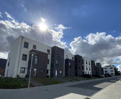 Großes Stadthaus für Ihre Familie mit Dachterrasse und Garten zu vermieten! Provisionsfrei