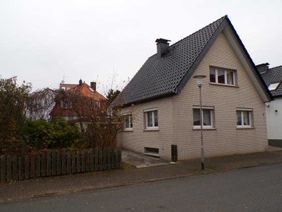 Einfamilienhaus mit Anbau, kl. Wintergarten, Garage sowie überd. Terrasse