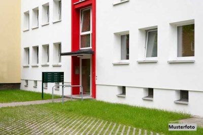 Kapitalanlage ++ Mehrfamilienhaus mit 3 Wohnungen und Gewerbeflächen ++