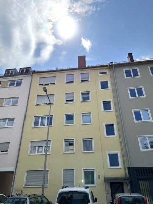 Gemütliche 2,5-Zimmer-Wohnung mit Balkon
in gepflegtem Mehrfamilienhaus im 1. OG ohne Aufzug