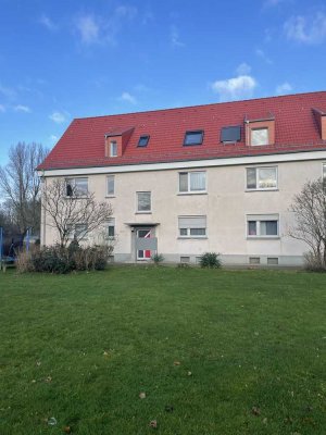 Attraktive und gepflegte 4-Zimmer-Erdgeschosswohnung mit Balkon in Duisburg-Huckingen