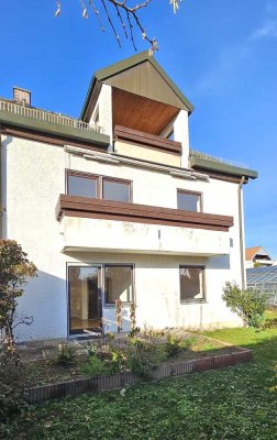 Großzügige 4 Zimmer Wohnung mit Balkon und Loggia