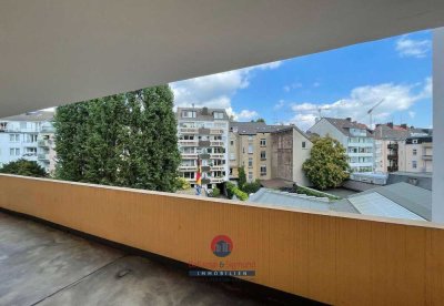 1KM ZUR KÖ! MODERNISIERTE 3-ZIMMERWOHNUNG MIT GROßER TERRASSE & KÜCHE IN ZENTRALER LAGE