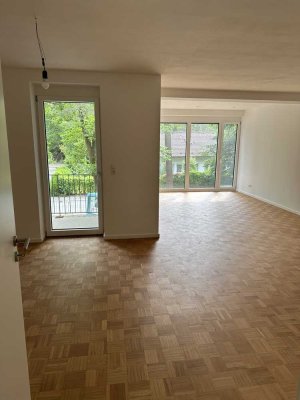 Neue 3-Zimmer-Wohnung mit Balkon, Gartenteil und Garage, Kellerraum