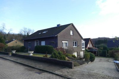 Einfamilienhaus in ruhiger Sackgassenlage (Hanglage)