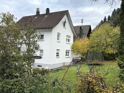 Einfamilienhaus mit 3 Garagen in ruhiger Wohnlage von Schiltach