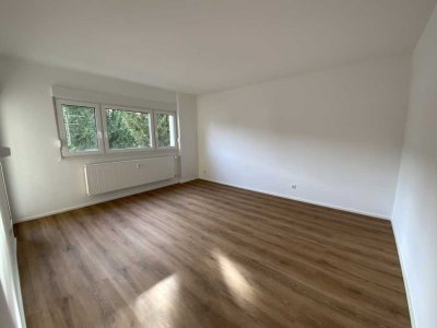 Sanierte, helle 3-Zimmer Souterrain-Wohnung mit EBK