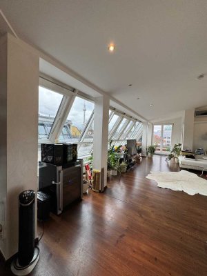 Lichtdurchflutete DG-Loft-Whg. Nahe Hackescher Markt 2,5 Zi. Kamin Terrasse 2 Bäder EBK Fernsehturm