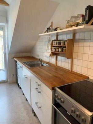 Helle 2 Zimmer Dachgeschosswohnung in zentraler Lage von Wiesbaden