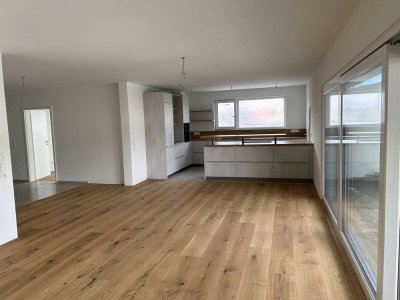 Sehr exklusive 3,5 Zi. Whg mit hochwertiger EBK, Aufzug + großem Balkon in Weil am Rhein/Haltingen