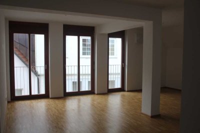 Neubau: 3,5-Zi.-Maisonette-Whg.+EBK u. Dachterrasse mitten in ÖHR