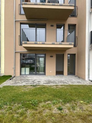 Großzügige 4-Zimmer-Wohnung mit Einbauküche, Terrasse und Gartenanteil