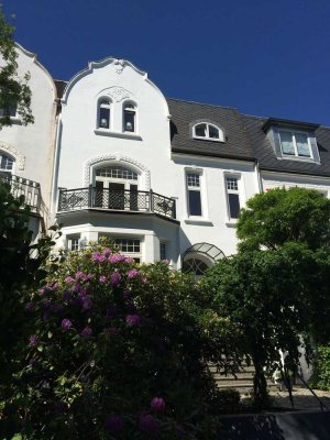 Jugendstil Beletage in Harvestehude mit Kamin und Parkplatz