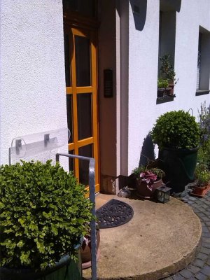 3-Zimmer-Erdgeschoßwohnung mit Terrasse und Blick in den Garten