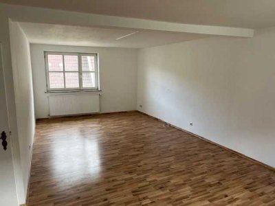 Altersgemäß gepflegtes Zweifamilienwohnhaus mit kleiner Einliegerwohnung bzw. Gewerbeeinheit