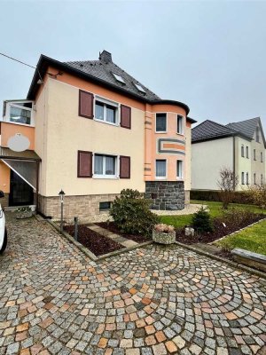 Zweifamilienhaus in Topzustand mit hochwertiger Ausstattung, Pool, Sauna, Photovoltaik-und Solaranl.