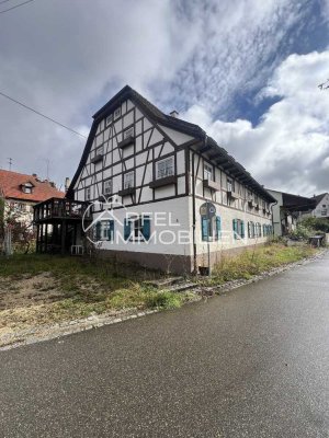 Zukunftsorientiertes 6- Familienhaus in ruhiger Lage