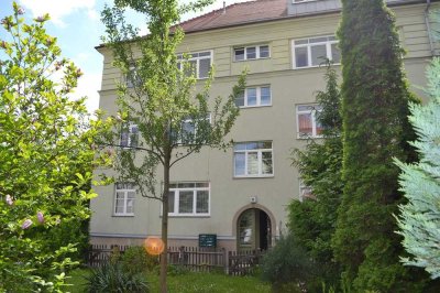 EG- Wohnung mit Loggia und eigenem Garten*