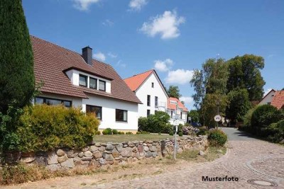 Einfamilienhaus mit Garagenanbau in guter Wohnlage