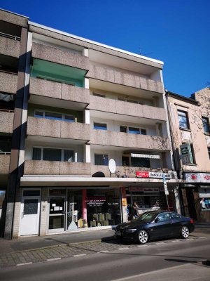 Lehrerstraße 9, hübsche 3 ZKB Wohnung mit Balkon im 4.OG