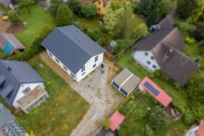 Dank Erstbezug tadellose Doppelhaushälfte mit Garten, Freistellplatz und Garage