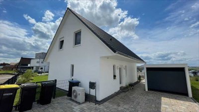 Modernes Einfamilienhaus mit Photovoltaik in Miehlen