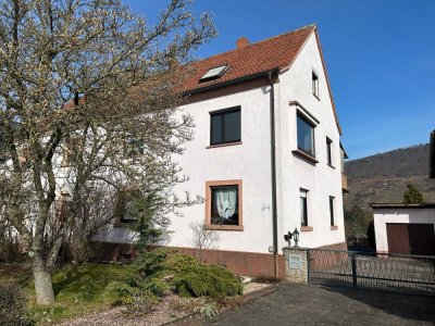 Familienparadies: EFH mit herrlicher Gartenoase und Blick auf die Weinberge!