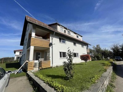 AUF DEM LANDE! Sanierte 3 1/2-Zimmerwohnung mit Südbalkon und Garage