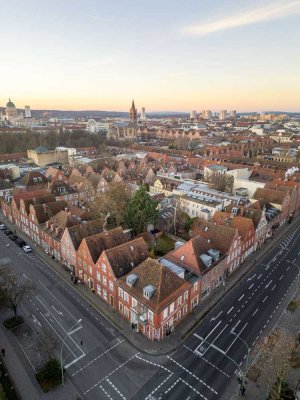 Bezugsfreie 2-Zimmerwohnung mit großer Galerie in historischem Ambiente im Holländerviertel